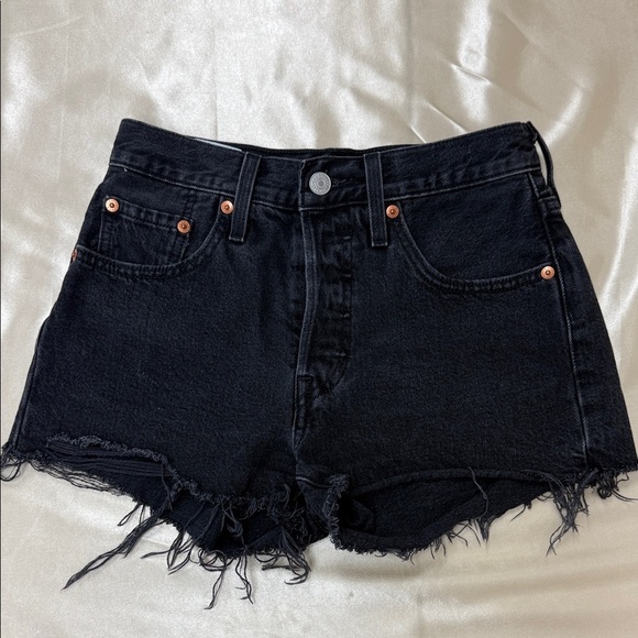 Levi's 501 Black Button Up Frayed Hem Jean Shorts Women's 24 - Picture 1 of 11